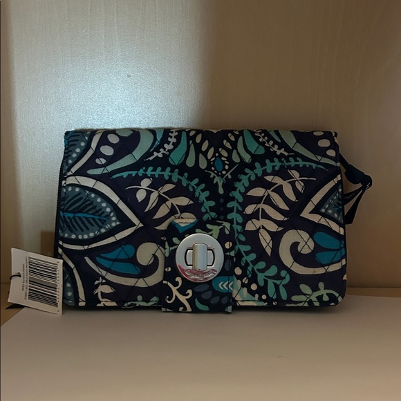 NWT Vera Bradley Blue Island Medallion RFID Turnlock Wallet - Picture 1 of 8